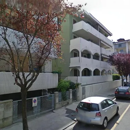 Modern Close To The - - Sarda Apartment *