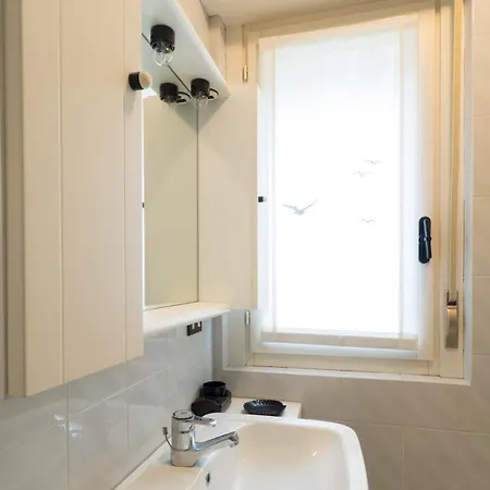 Modern Close To The - - Sarda Apartment